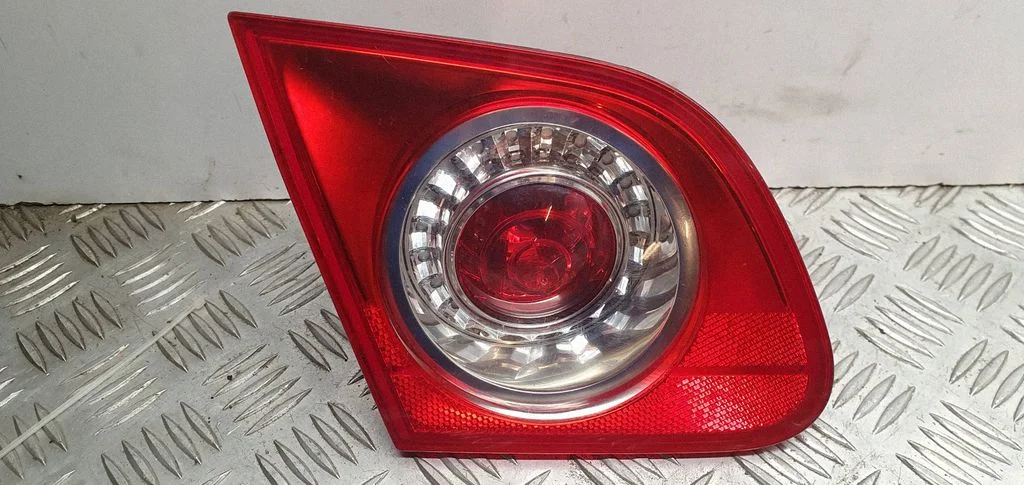 Tailgate rear/tail lights – Volkswagen Passat B6 (2005-2010)