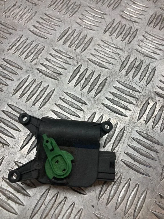 Air flap motor/actuator 8E1820511B