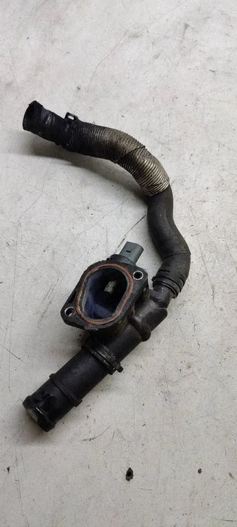Engine coolant pipe/hose 3c0121157Aa
