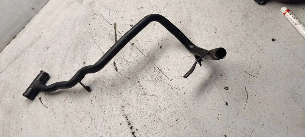 Engine coolant pipe/hose 04L121065