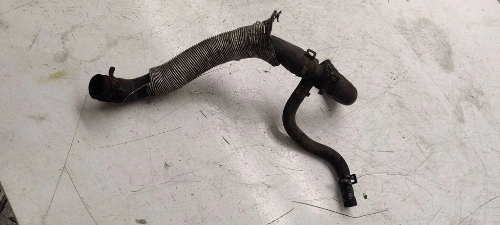 Engine coolant pipe/hose