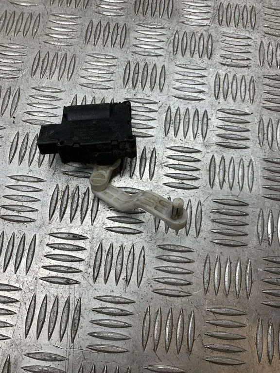 Air flap motor/actuator 4F0820511A