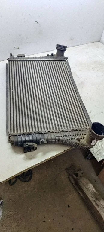 Starpdzesētāja (interkūlera) radiators 1k0145803A