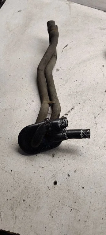 Engine coolant pipe/hose