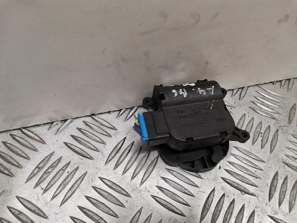 Air flap motor/actuator 8E1820511C