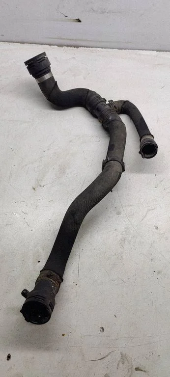 Engine coolant pipe/hose 8k0122293F