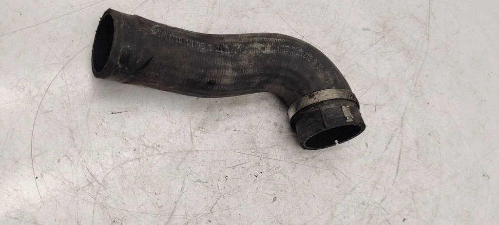 Engine coolant pipe/hose