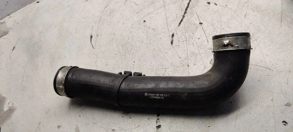 Intercooler hose/pipe 1k0145838C