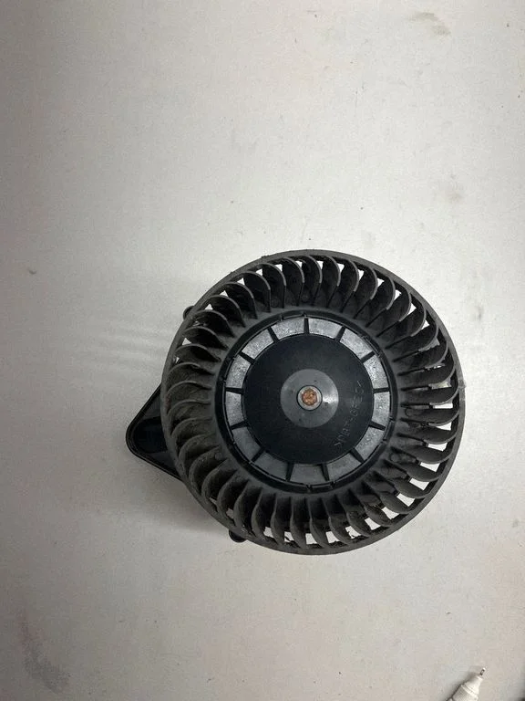 Salongipuhur 8E1820021E