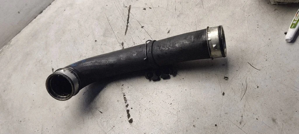 Intercooler hose/pipe 1k0145838c