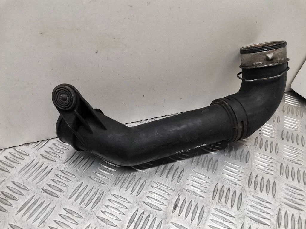 Vahejahuti voolik (-ud)/ toru (-d) – Volkswagen Caddy (2004-2010)