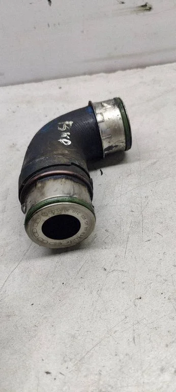 Intercooler hose/pipe 038131111b
