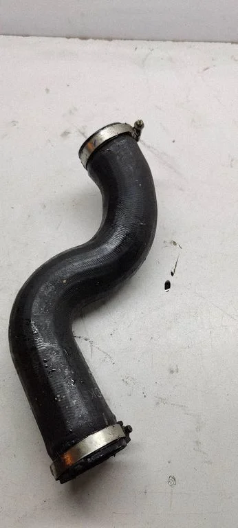 Intercooler hose/pipe 8k0115737y