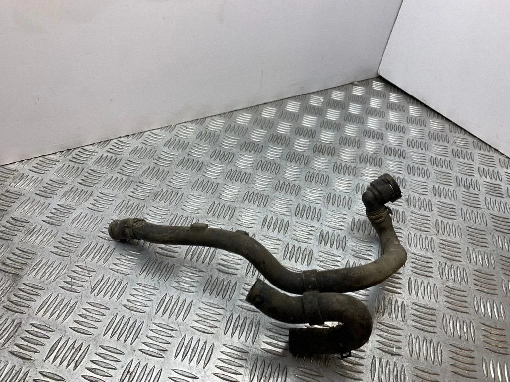 Engine coolant pipe/hose
