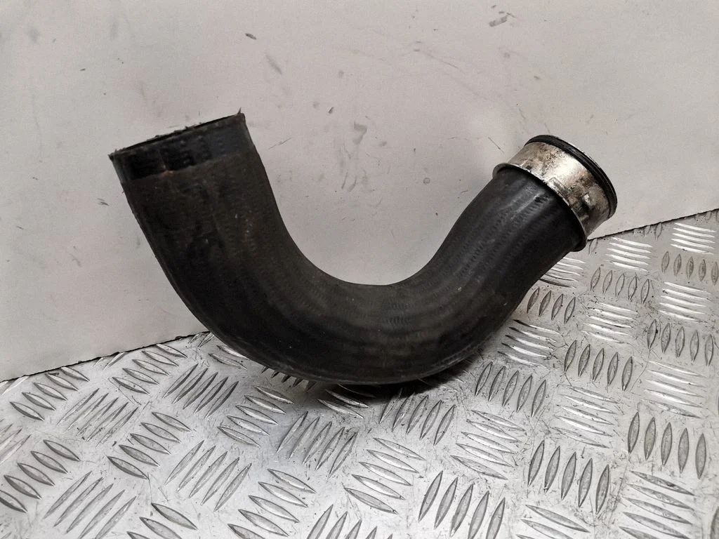 Vahejahuti voolik (-ud)/ toru (-d) 1K0145834T