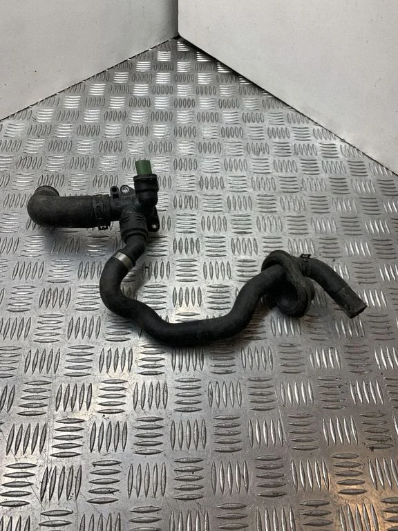 Engine coolant pipe/hose