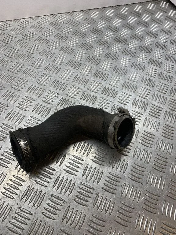Intercooler hose/pipe – left