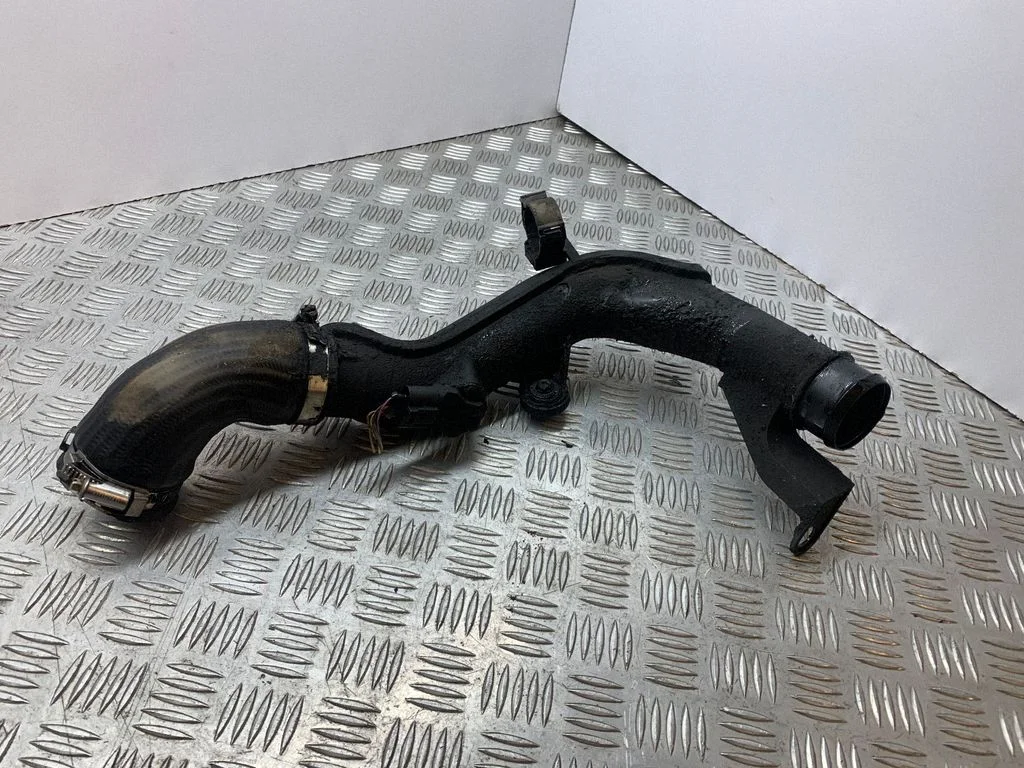 Intercooler hose/pipe