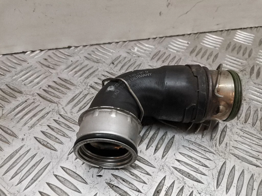 Intercooler hose/pipe 1T0145790B