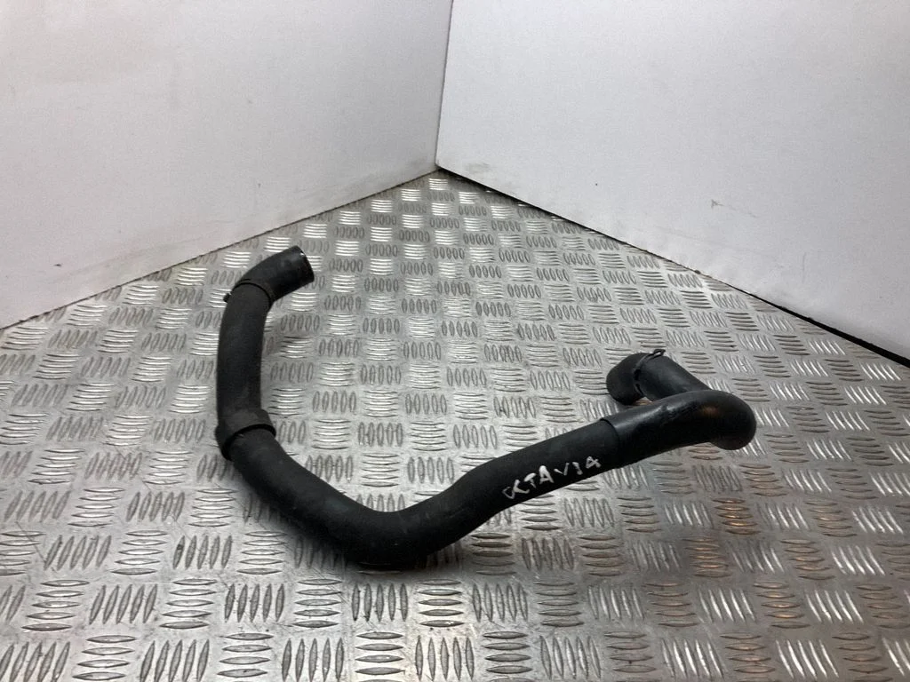 Engine coolant pipe/hose