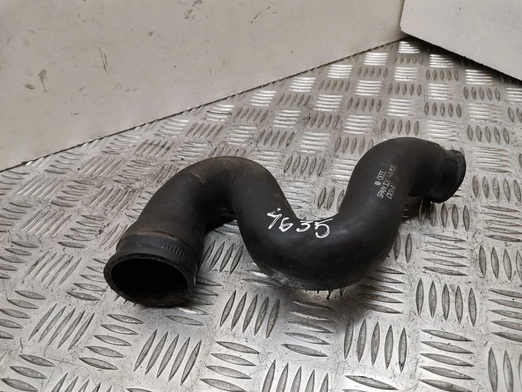 Vahejahuti voolik (-ud)/ toru (-d) – Audi A4 S4 B6 8E 8H (2001-2005)