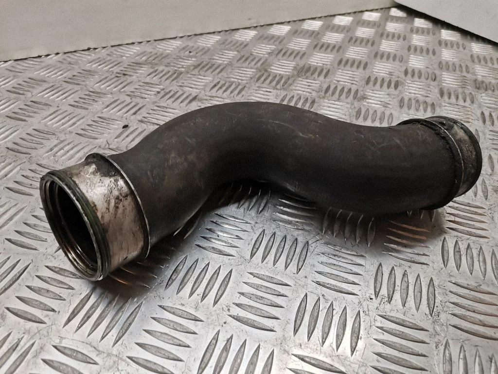 Vahejahuti voolik (-ud)/ toru (-d) – Volkswagen Passat B6 (2005-2010)