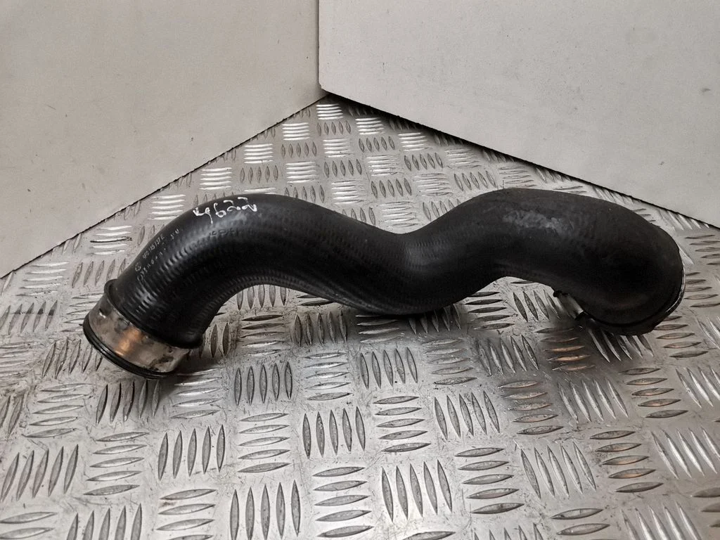 Wąż / rura intercoolera 8E0145737E