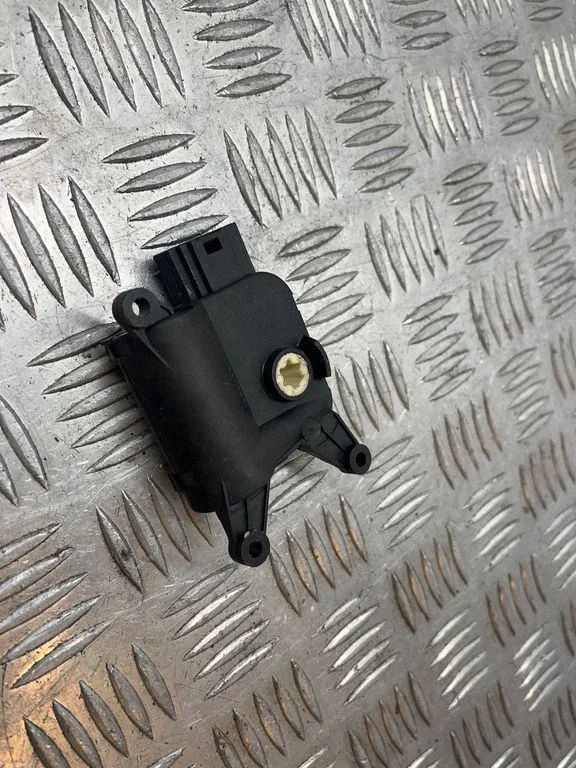 Gaisa aizvara motoriņš/aktuators 0132801362