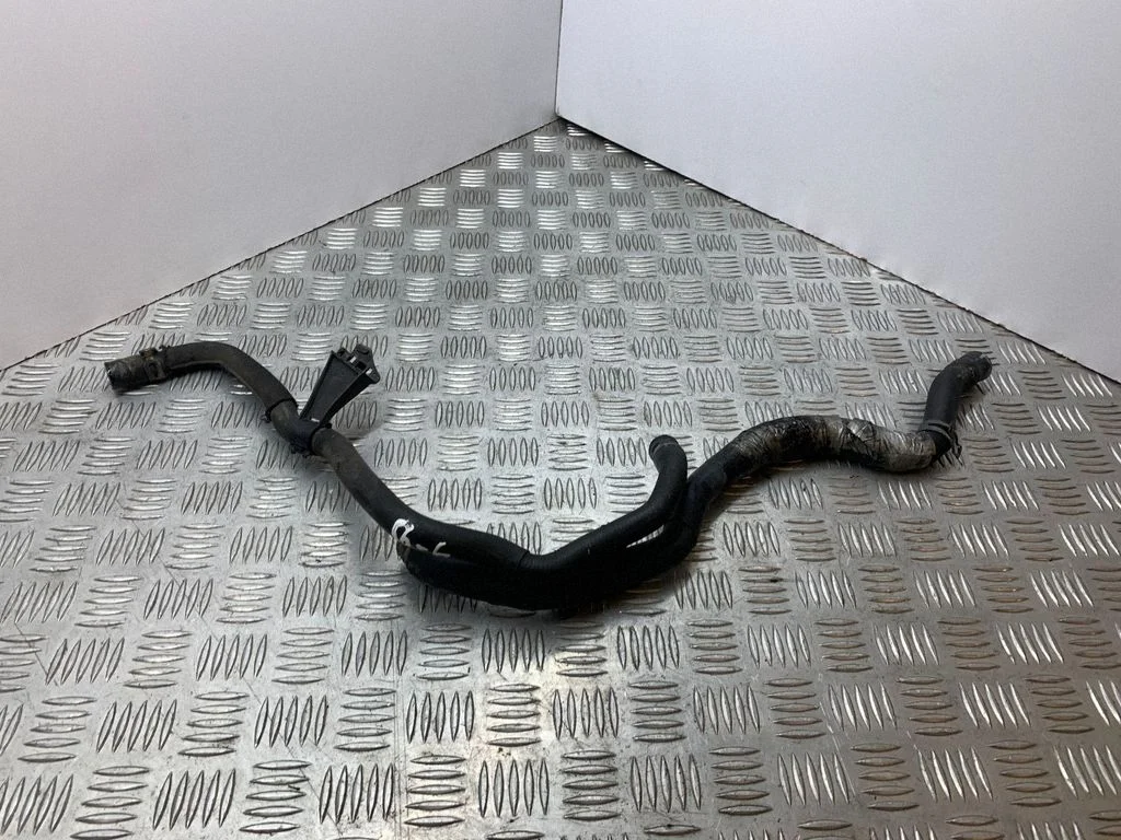 Engine coolant pipe/hose