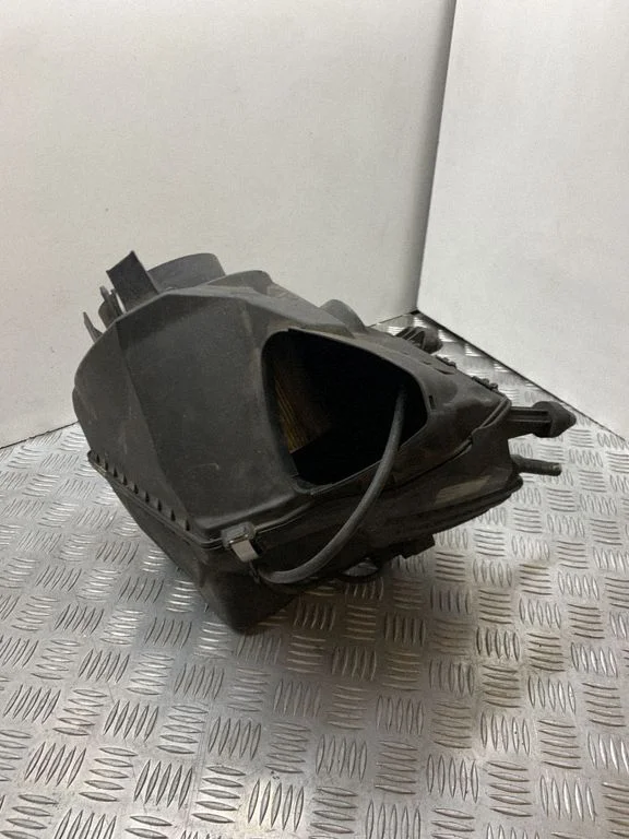 Air filter box 059133835