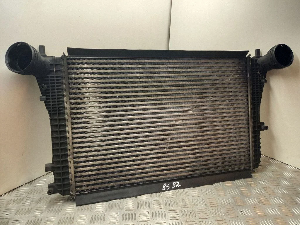 Starpdzesētāja (interkūlera) radiators 3C0145805P