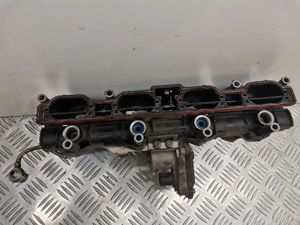 Kolektor ssący 06D133340