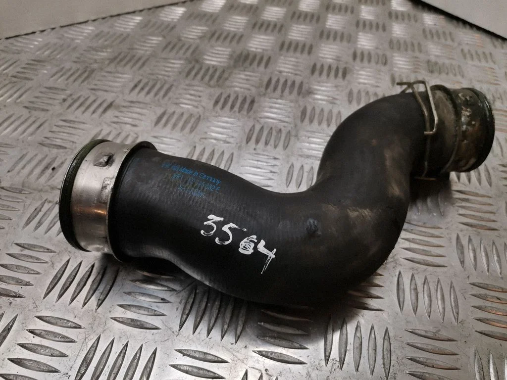 Vahejahuti voolik (-ud)/ toru (-d) – Volkswagen Passat B6 (2005-2010)