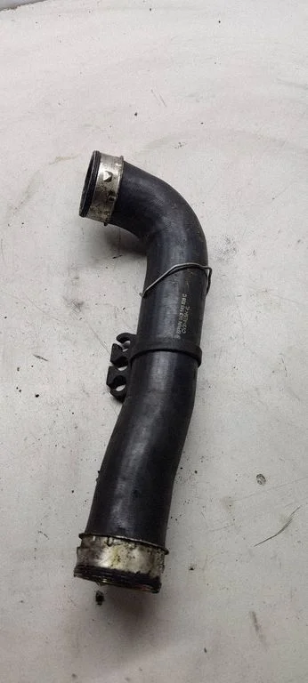 Intercooler hose/pipe 1k0145838C