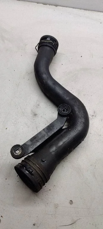 Intercooler hose/pipe 1k0145762P