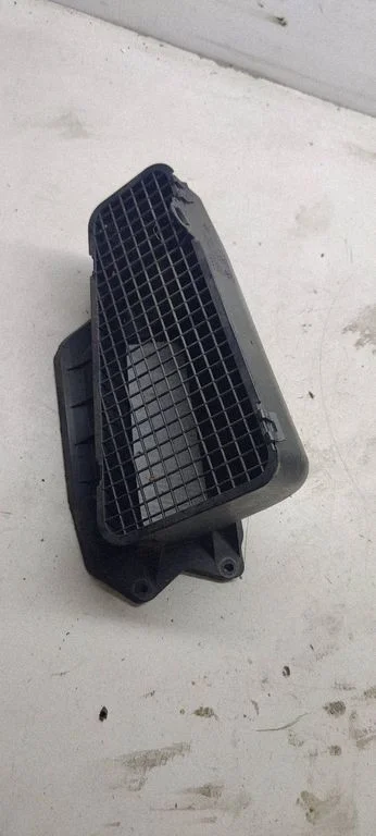 Air intake duct part 8k1819904