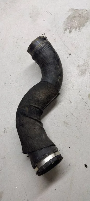 Intercooler hose/pipe 8k0145737j