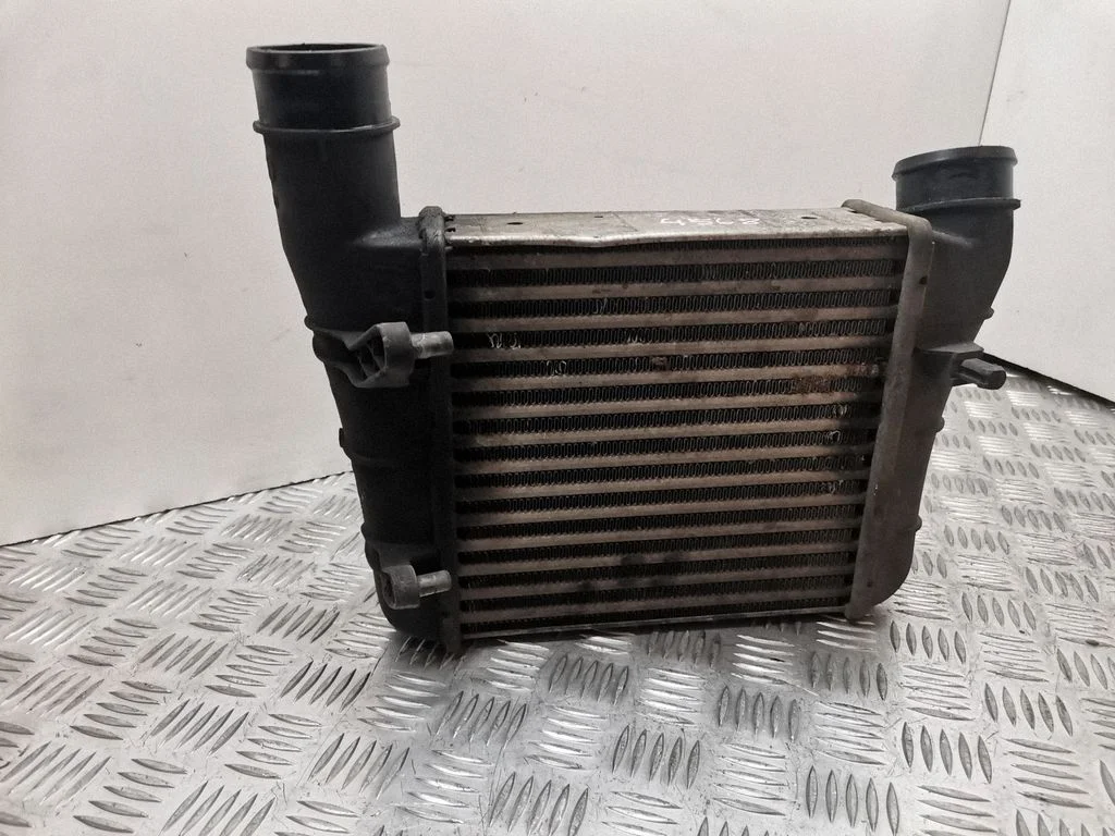 Vahejahuti radiaator – Audi A4 S4 B6 8E 8H (2001-2005)