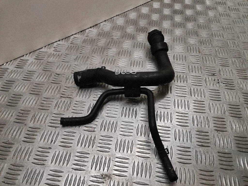 Engine coolant pipe/hose 8E0121101C