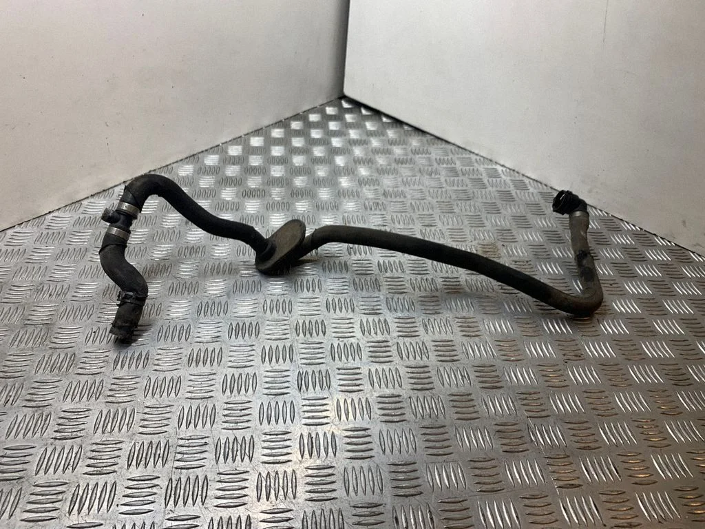 Engine coolant pipe/hose
