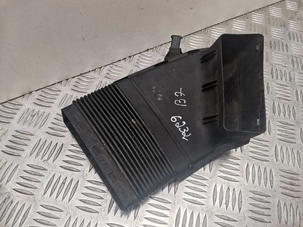 Air intake duct part 8E0129617D