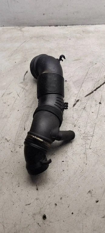 Turbo air intake inlet pipe/hose 5n0129656