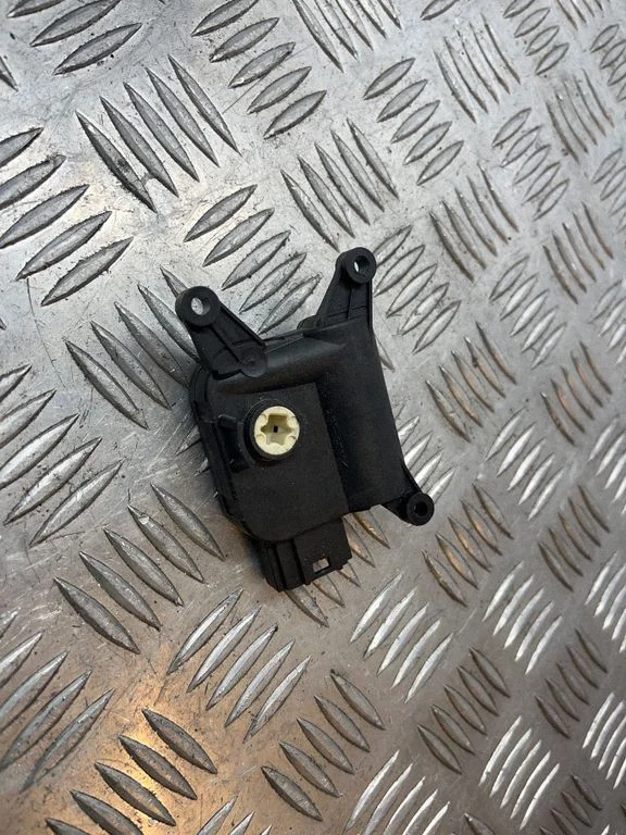 Gaisa aizvara motoriņš/aktuators 3C0907511A