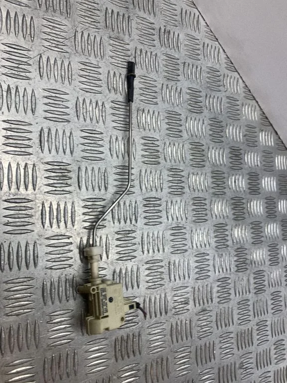 Kütusepaagi korgi lukk 3C0810773