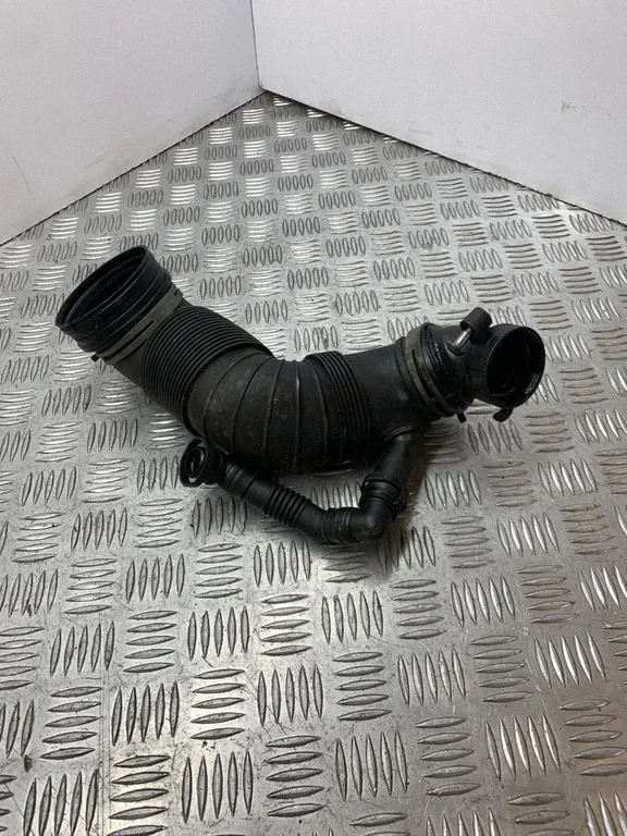 Turbo õhu sisselasketoru/ -voolik 3C0129654F