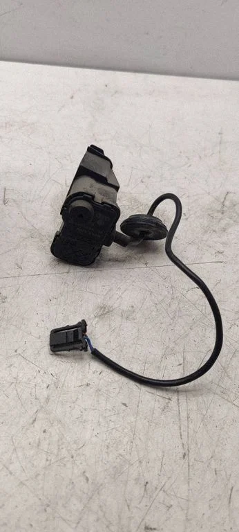 Fuel tank cap lock 5C6810773B