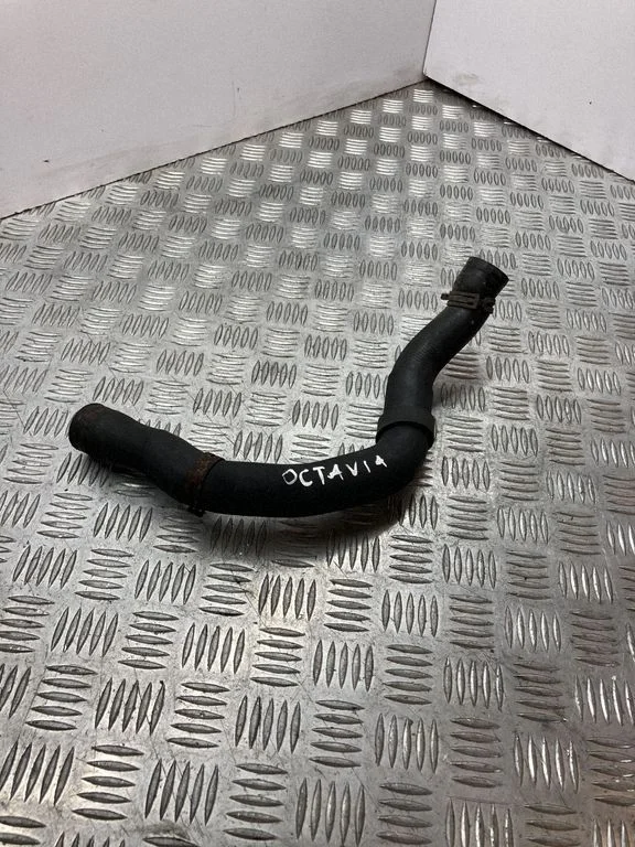 Engine coolant pipe/hose