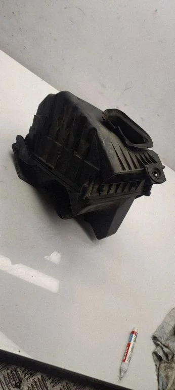 Air filter box 03G133835