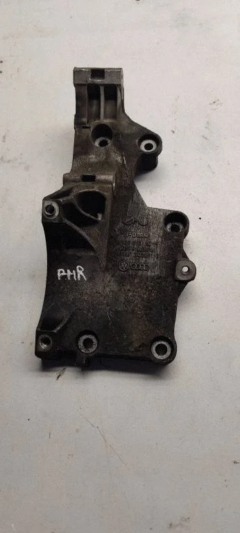 Wspornik alternatora 03g903143f