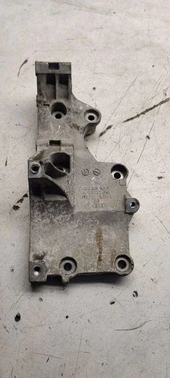 Wspornik alternatora 03g903143f